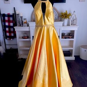 Size 16 Yellow Prom Gown